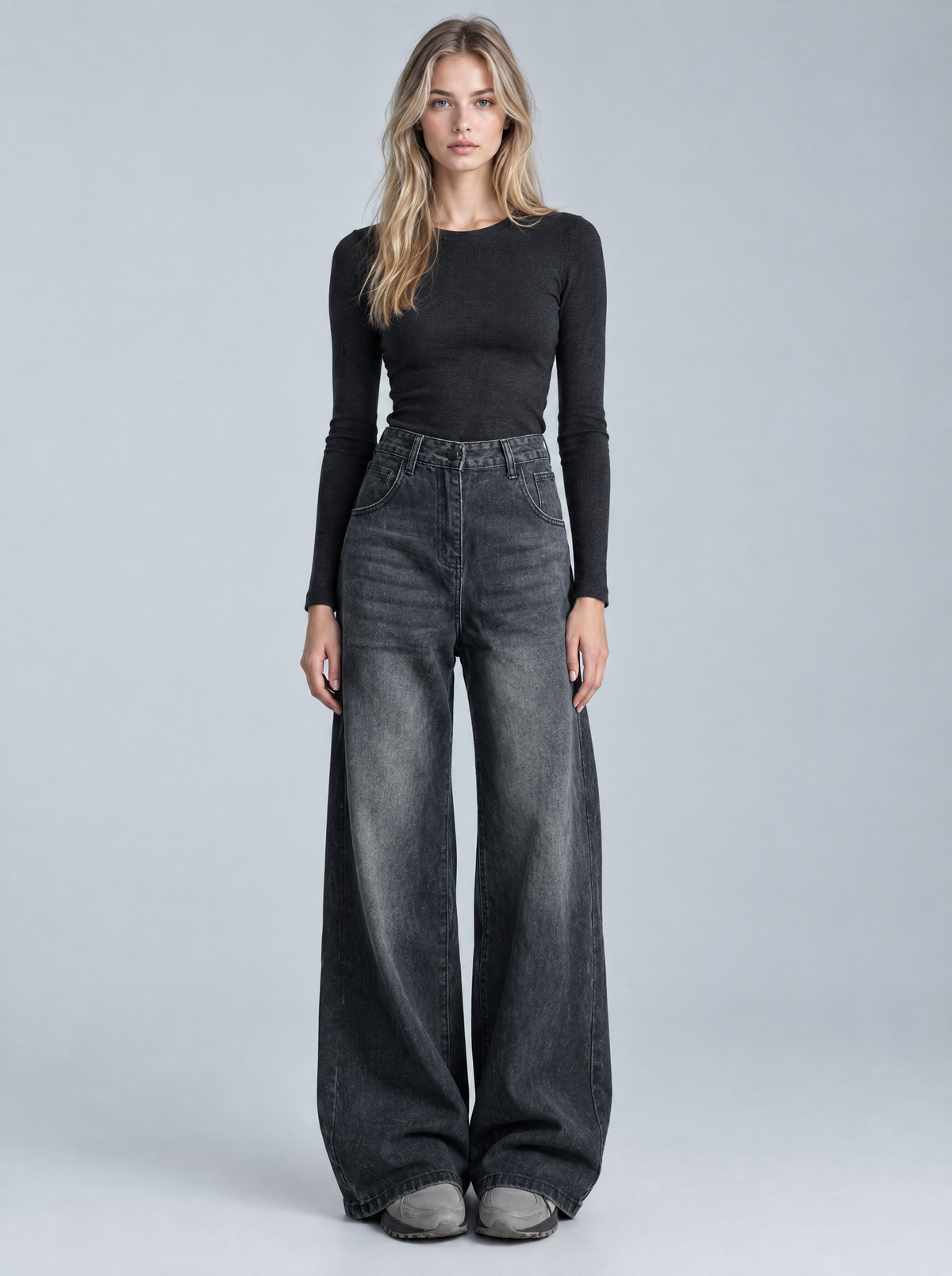 Högmidjade jeans med utsvängda ben, frostgrå ton, höst/vinter
