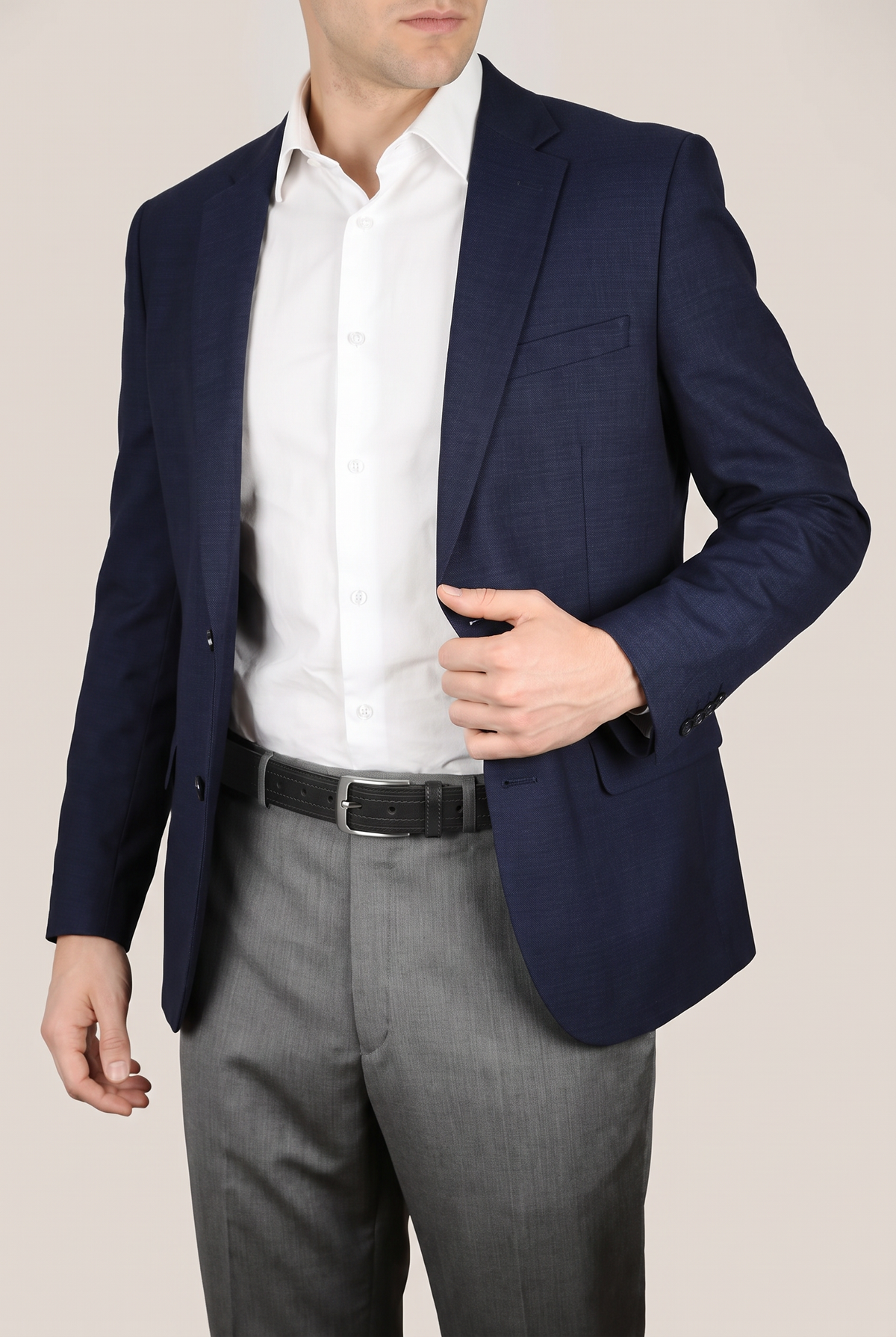 Rowan Pin-Buckle Leather Belt - Svart - worn with blazer