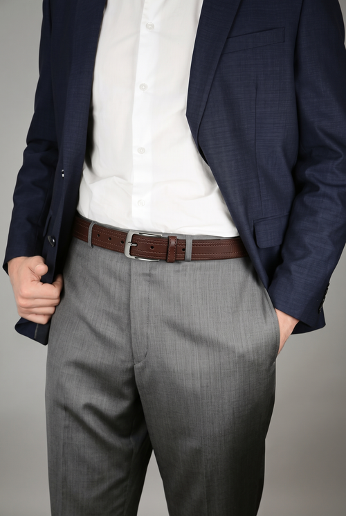 Rowan Pin-Buckle Leather Belt - Brun - worn with blazer
