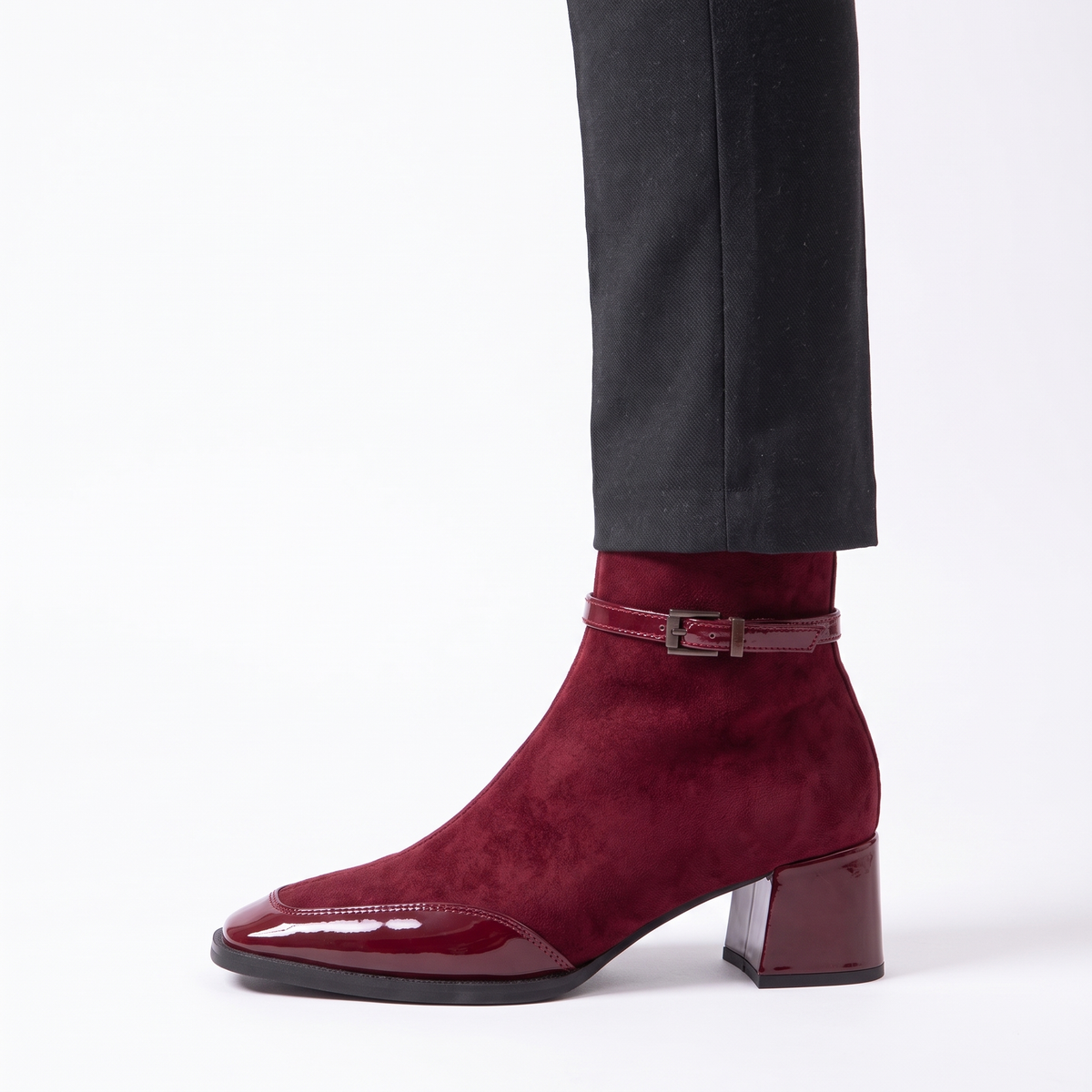 Ankelboots i Flanell med Lackad Tå - Karmosinröd