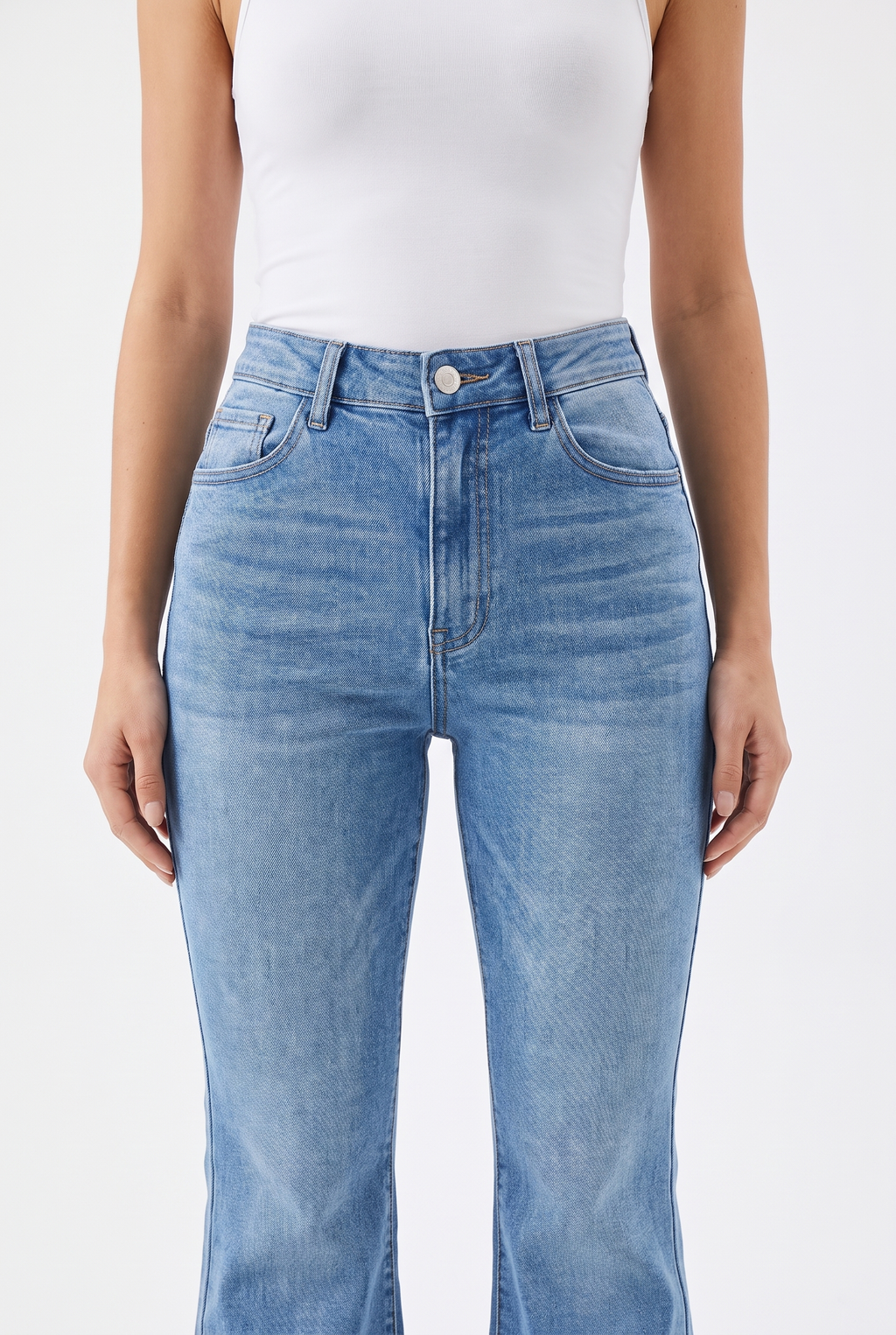 Vida Flarejeans i Lös Passform - Ljusblå - Närbild