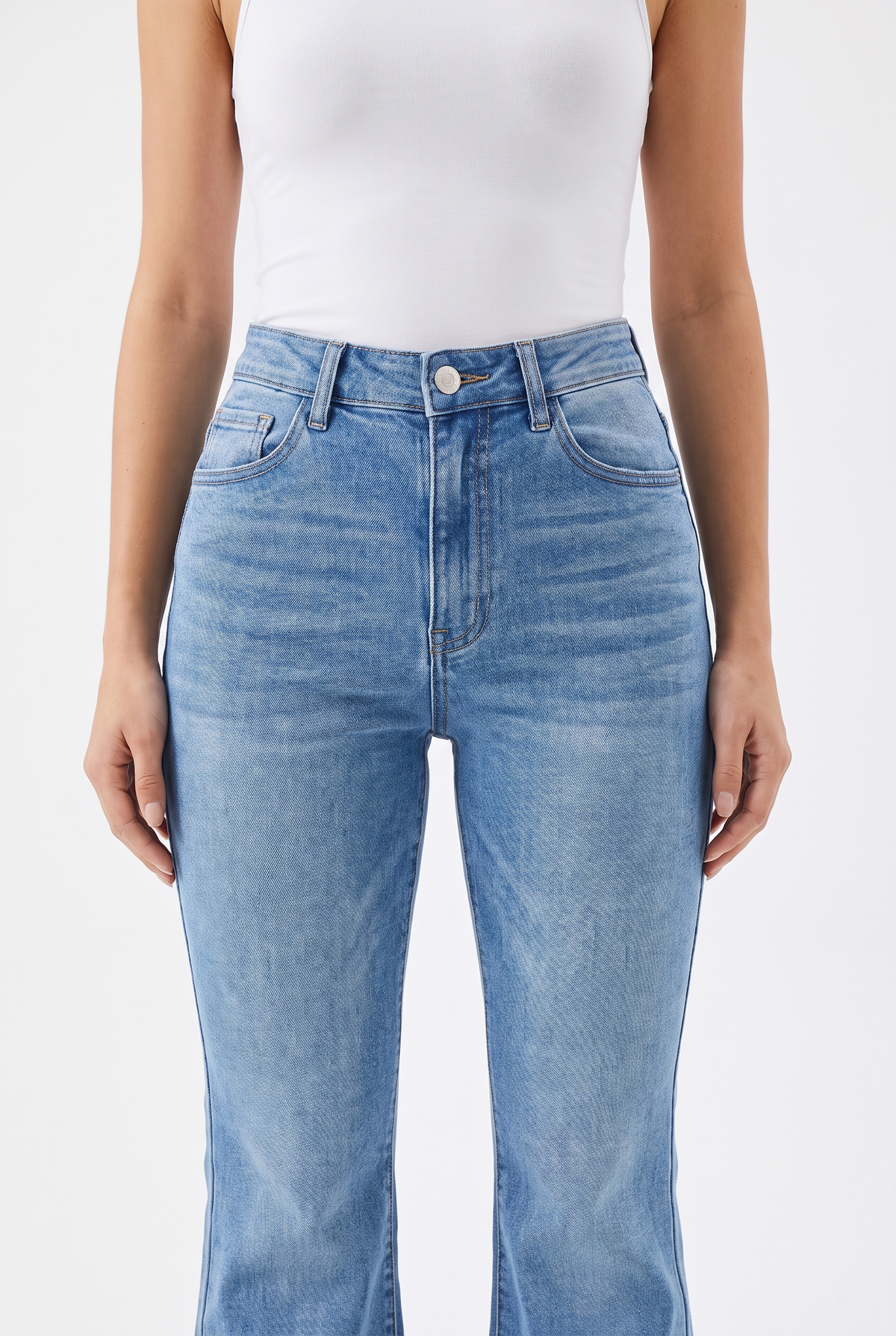Vida Flarejeans i Lös Passform - Ljusblå - Närbild